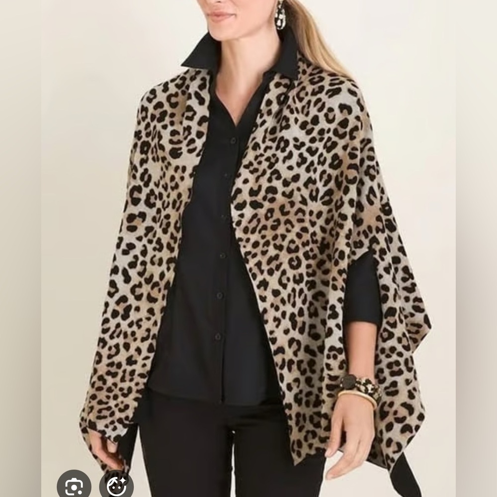 Chico’s Animal Print Reversible Travel Wrap Rauna with travel bag. - Picture 7 of 10